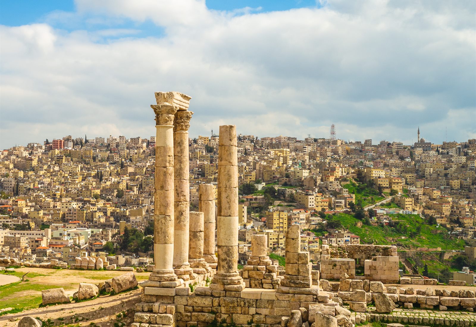 تيشيرت عمّان أبيض